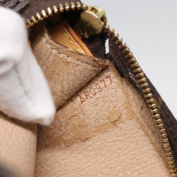 LOUIS VUITTON Monogram Bucket PM Pouch Accessory Pouch LV Auth 82589 - Picture 12 of 16
